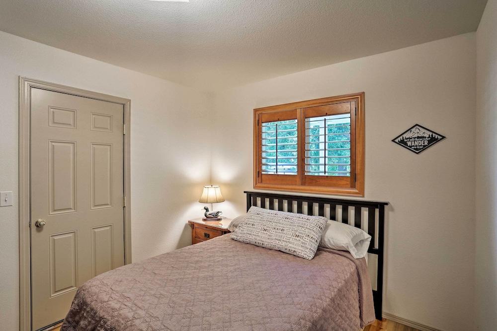 Cabin w/ Backyard Space - 1/2 Mi to Trinity Lake!