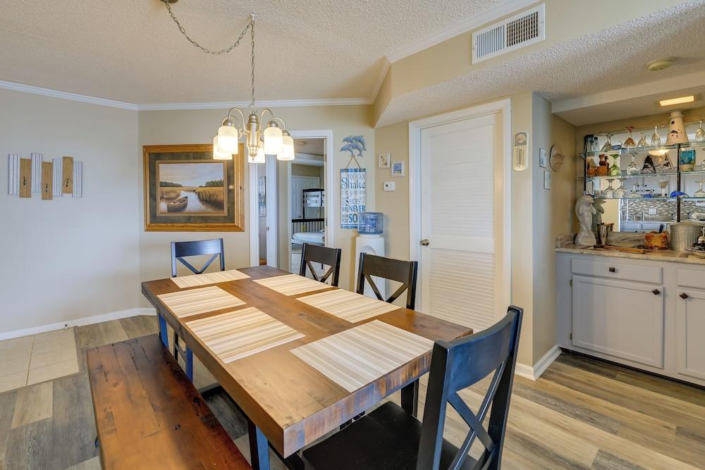 Coastal Condo w/ Indoor & Outdoor Pool Access