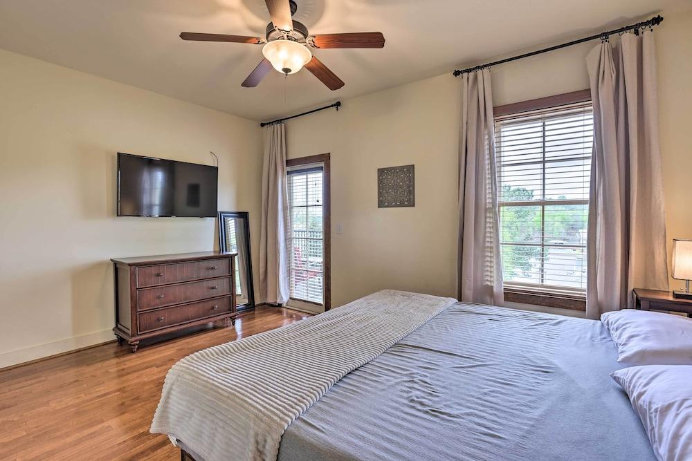 Lakefront Dadeville Condo w/ Community Boat Dock!