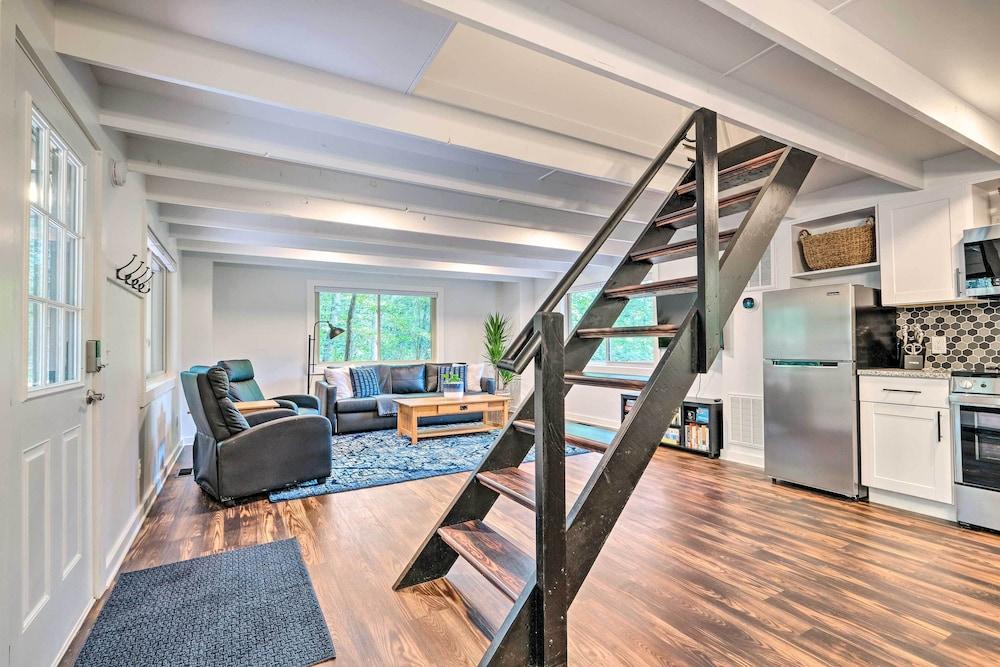 Private Hot Tub & Fire Pit: Family Broadway Cabin