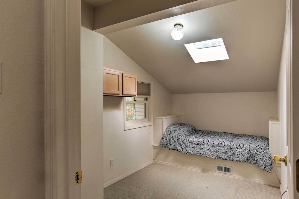 Spacious Hideaway in Ruidoso w/ Multi-level Deck!