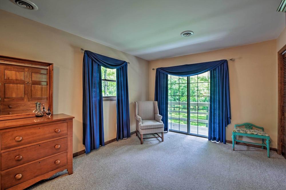 Waterfront Lake Barkley Home w/ Deck & Fire Pit!