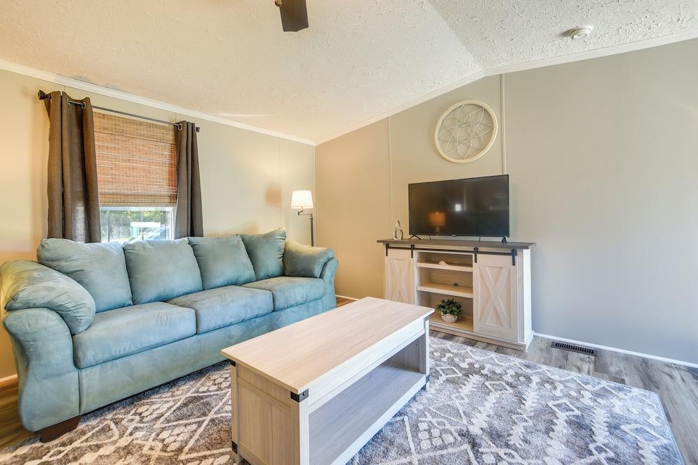 Supply Cottage w/ Deck < 2 Mi to the Beach!