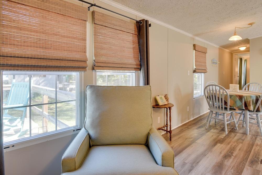 Supply Cottage w/ Deck < 2 Mi to the Beach!