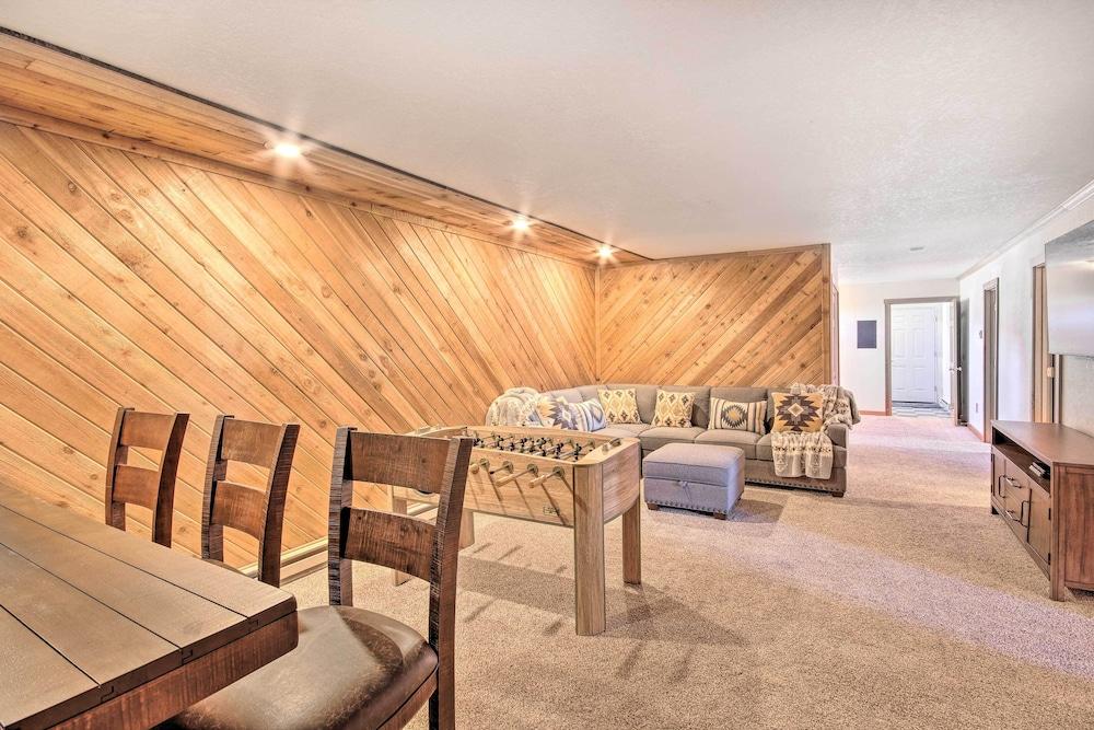 Stunning Gallatin Gateway Mountain Retreat!