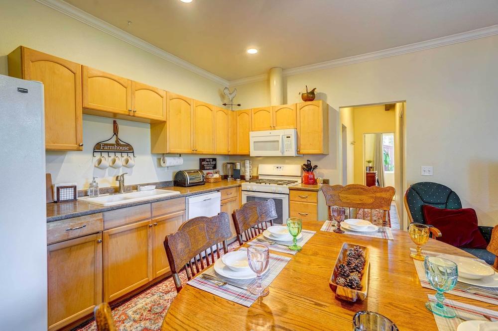 Fallbrook Vacation Rental: 3 Mi to Wineries!