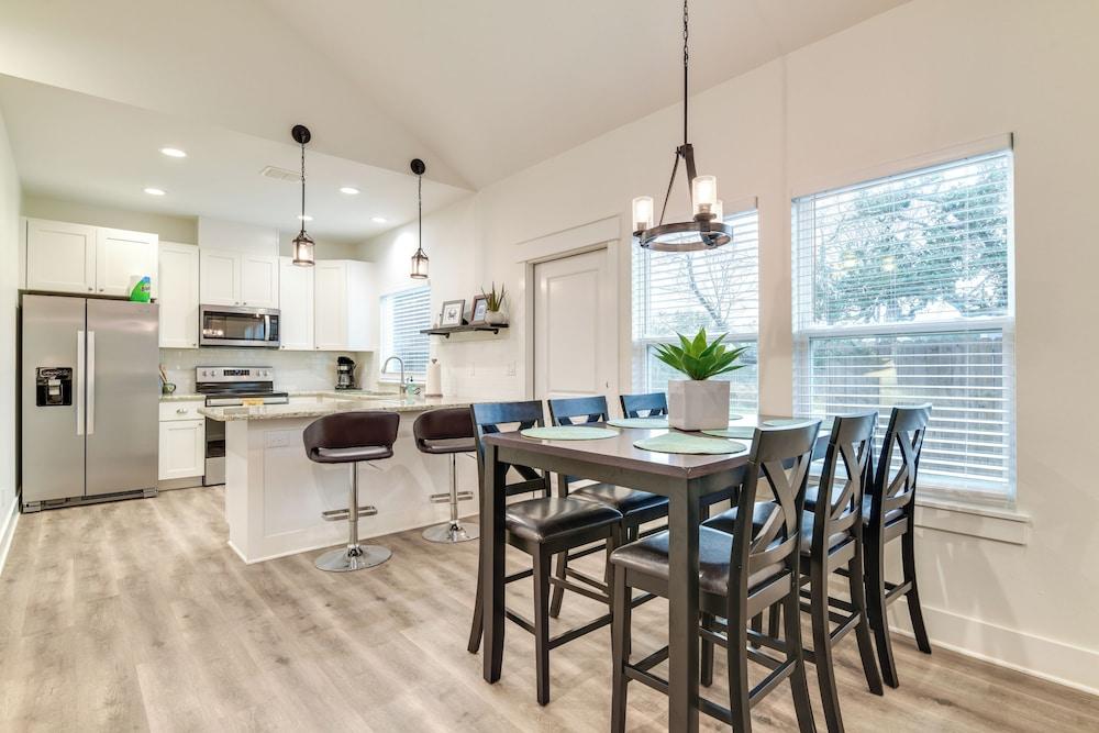 1 Mi to Beach: Retreat w/ Large Yard in Rockport