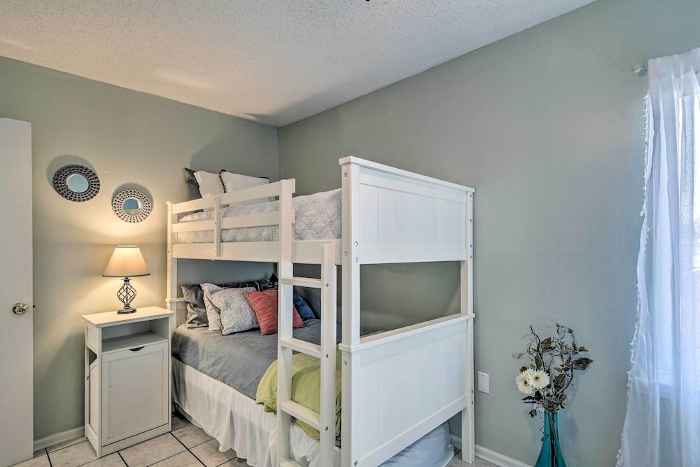 Gulf Shores Condo w/ Pool & Grill: Walk to Beach!