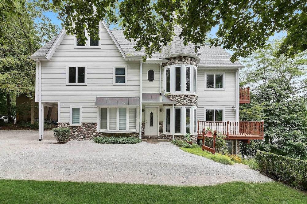 Lakefront Genoa City Home w/ Private Beach