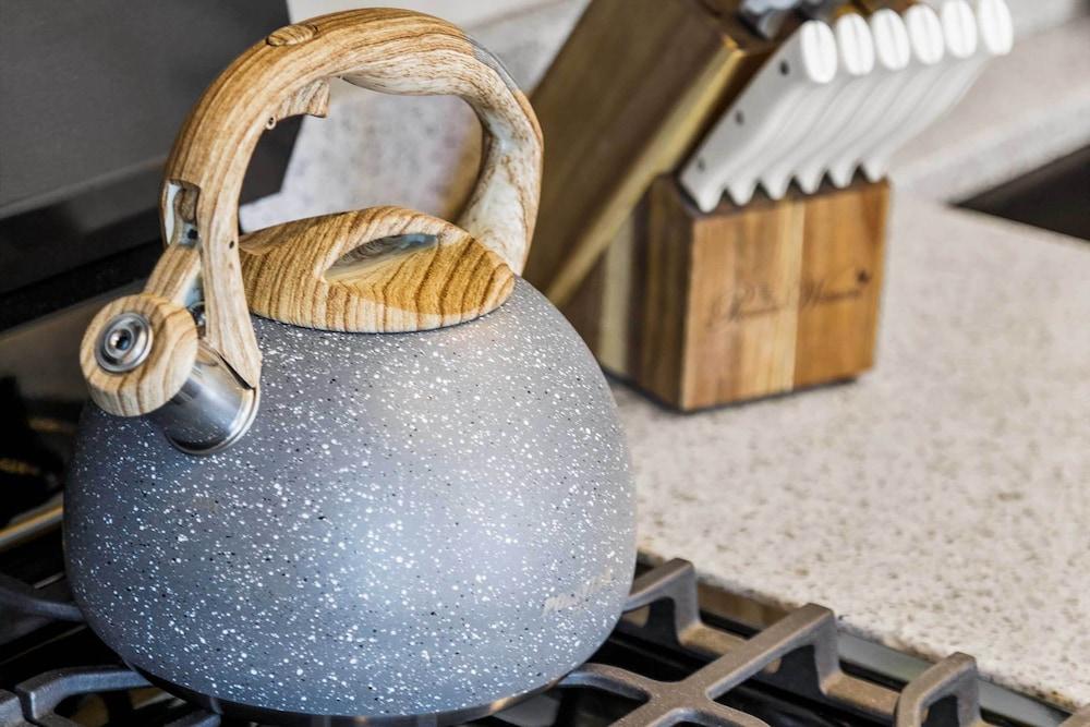 Modern Red Lodge Cabin - Walk to Broadway Ave