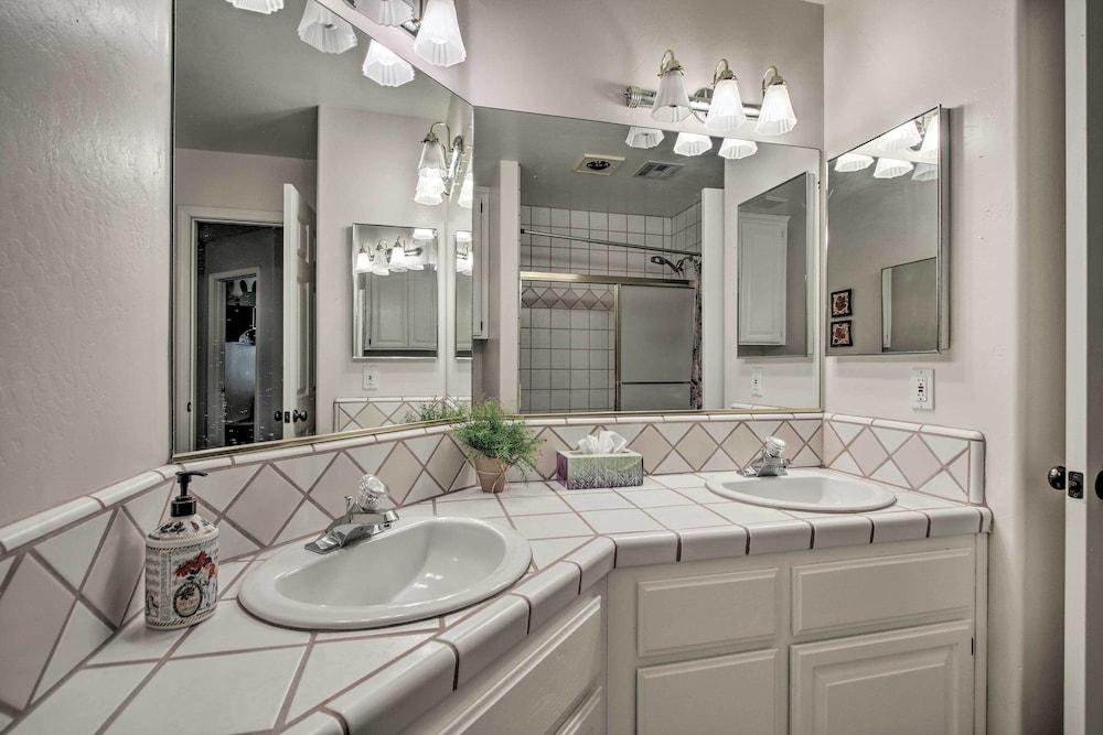 Welcoming Tehachapi Home w/ Deck & Grill!