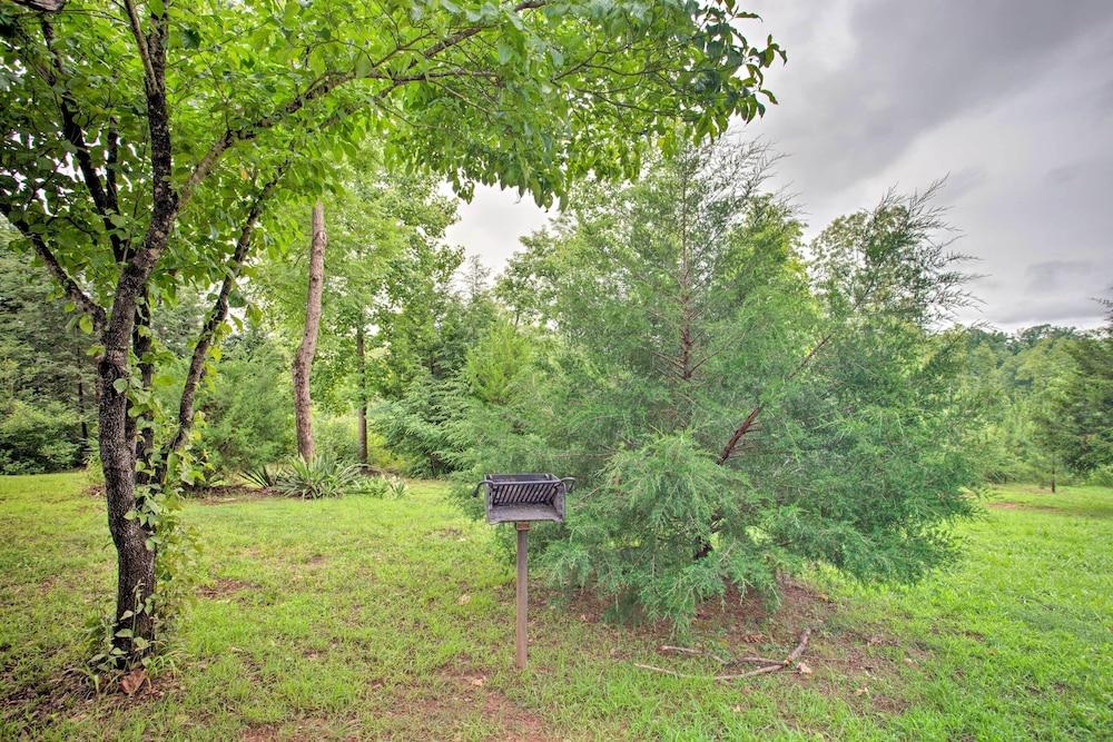 Hike & Snow Play! Mill Spring Cabin Near Winery