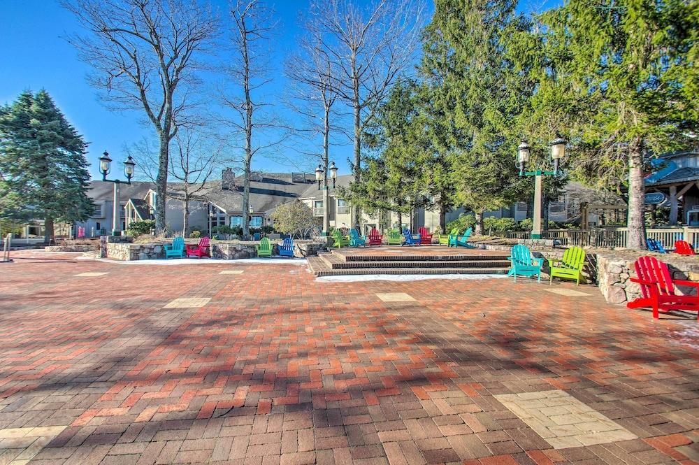 Snug Wintergreen Resort Studio: Ski In & Out!