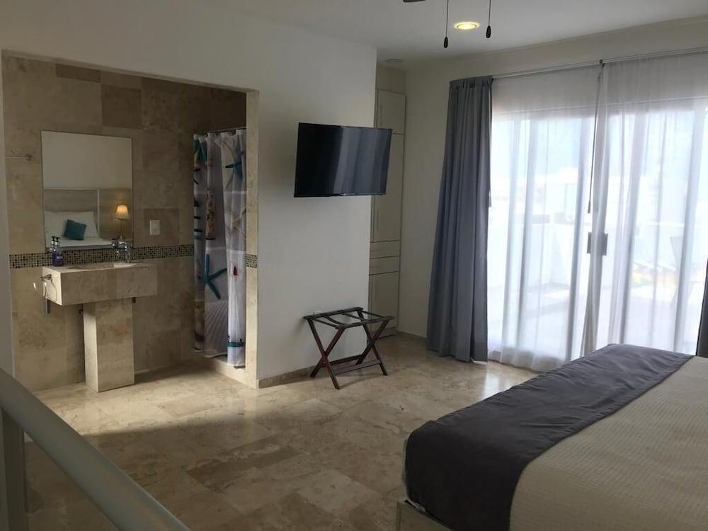 5a Coral Suites
