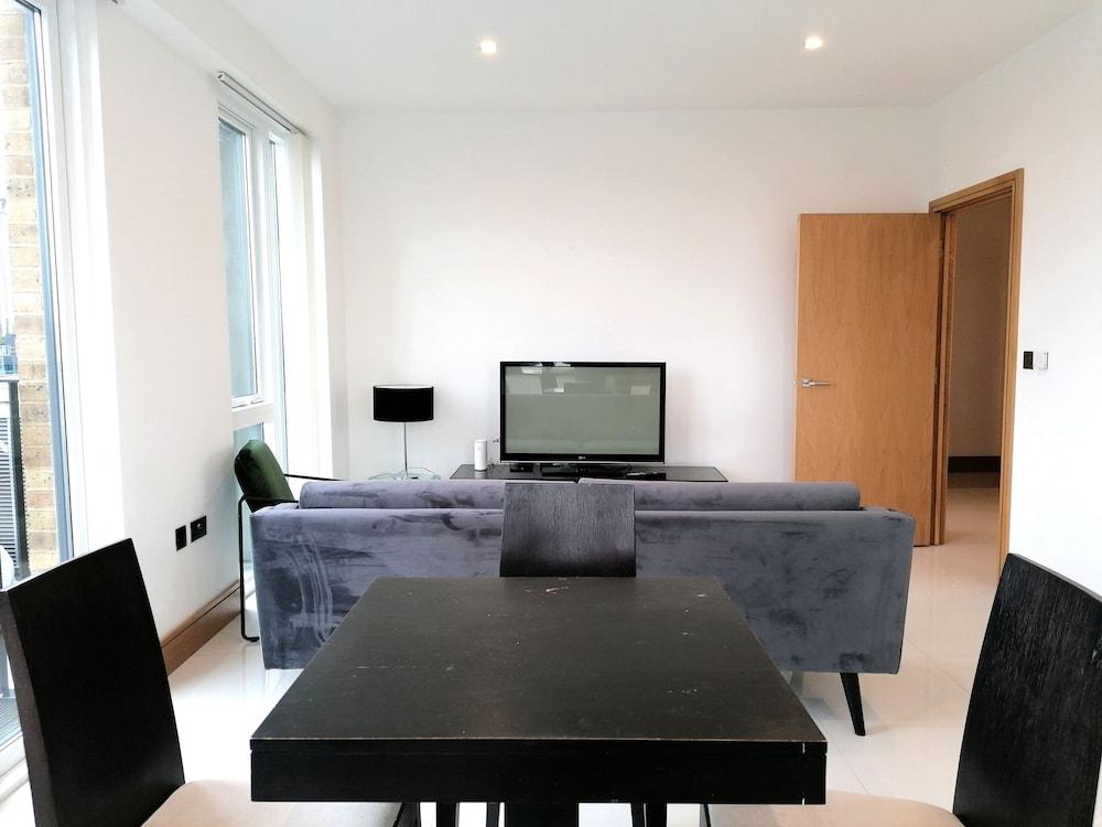 Still Life Euston Deluxe