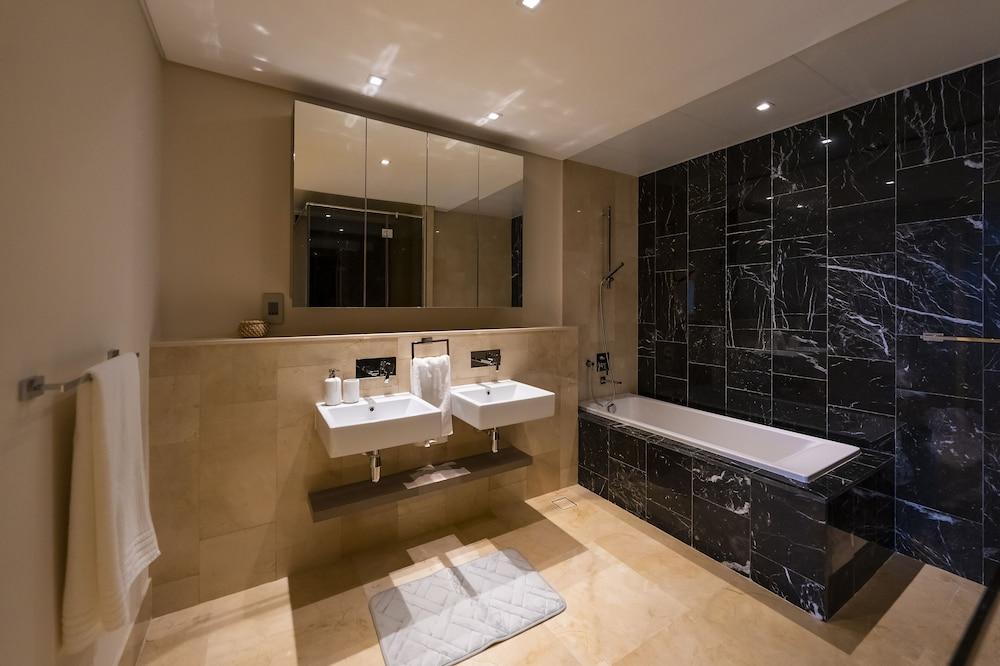 Cozy beachfront 1 bedroom apartment -Th8