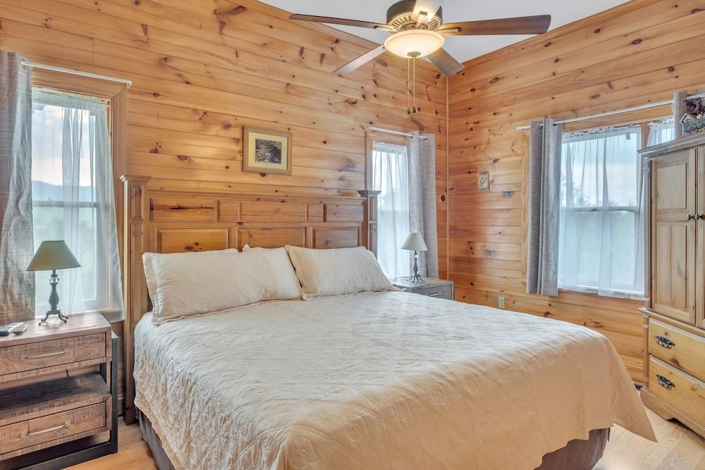 Heavenly Views - Amazing Mountain Views 8 Bedroom Cabin by Heavenly Views Resort