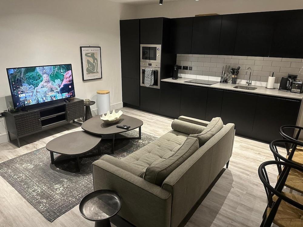 Impeccable 1bed Flat in West London!!