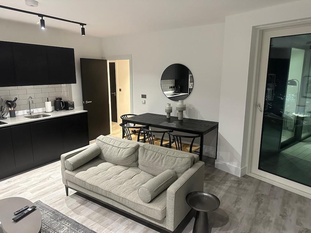 Impeccable 1bed Flat in West London!!