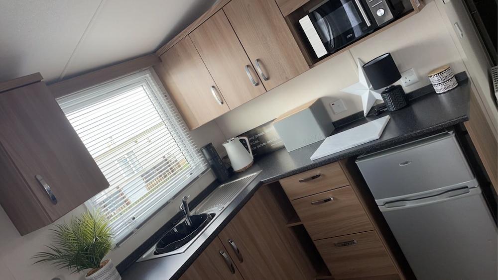 Remarkable 3-bed Caravan, Direct Beach Access