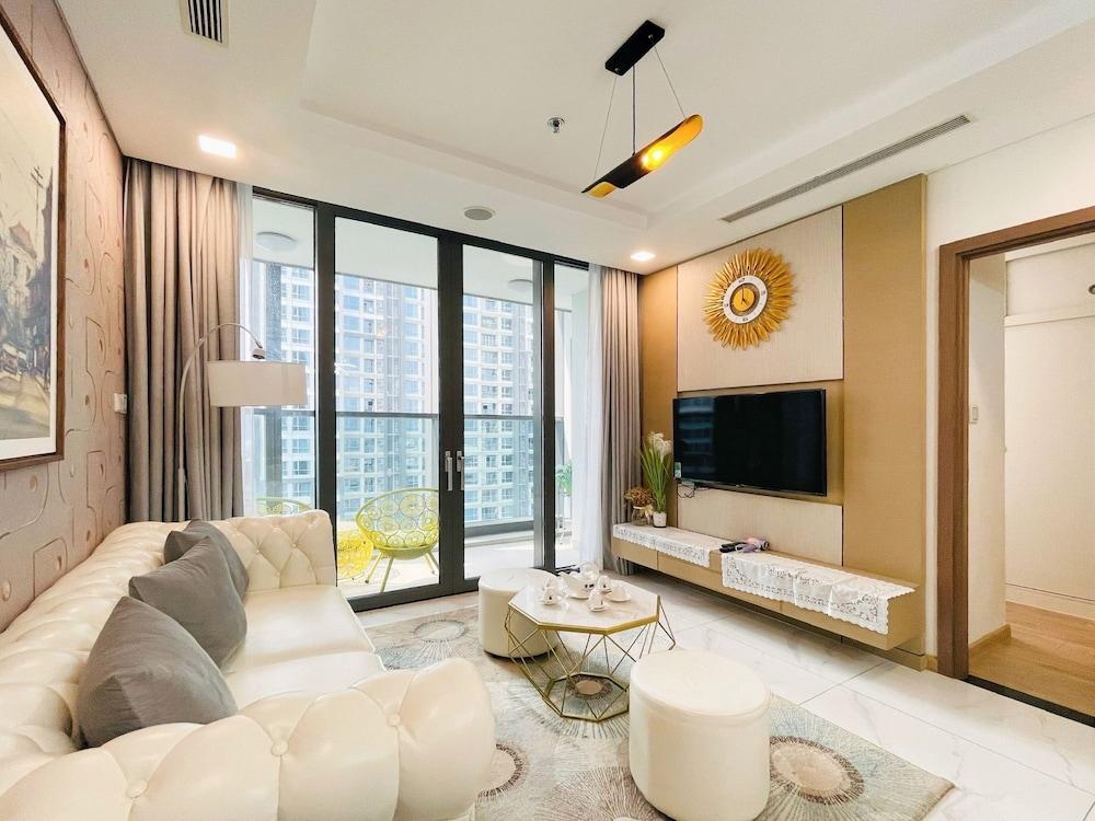 DongDong Skyview APT in Landmark81 Tower