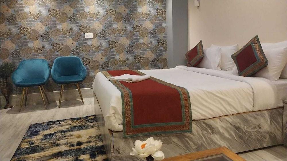 Hotel Sarnath International