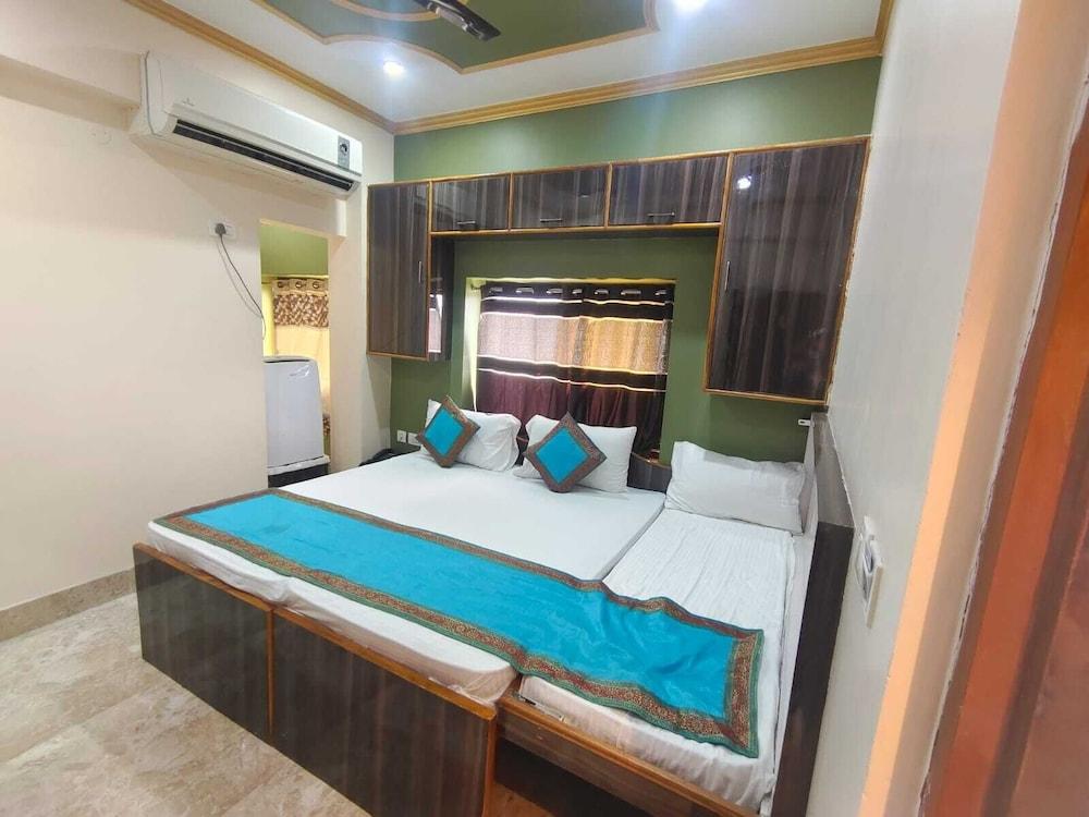 Hotel Sarnath International