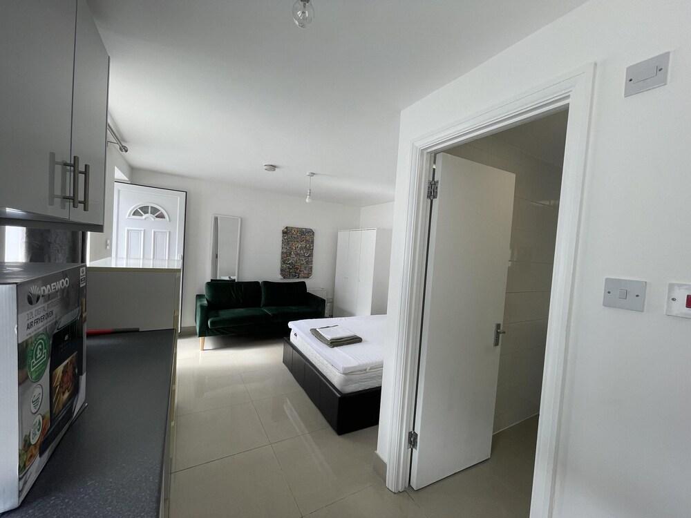 Immaculate 1-bed Studio in London