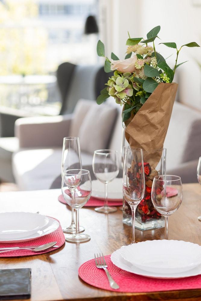 Bright Warsaw Apartment by Renters