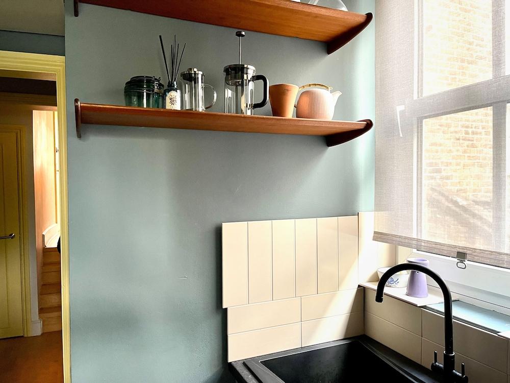 Stylish Portobello Road 2 Bedroom Easy Access