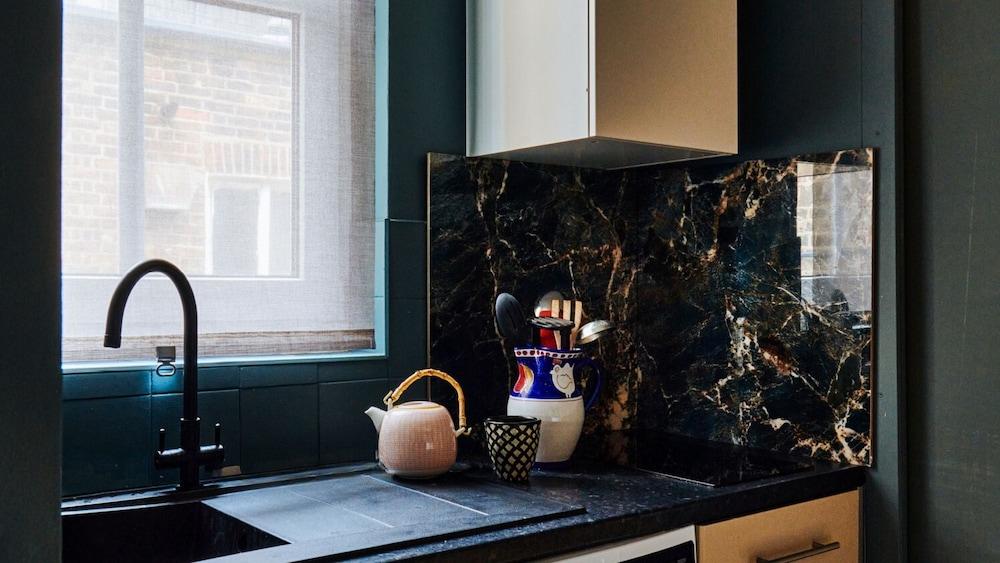 Stylish Portobello Road 2 Bedroom Easy Access