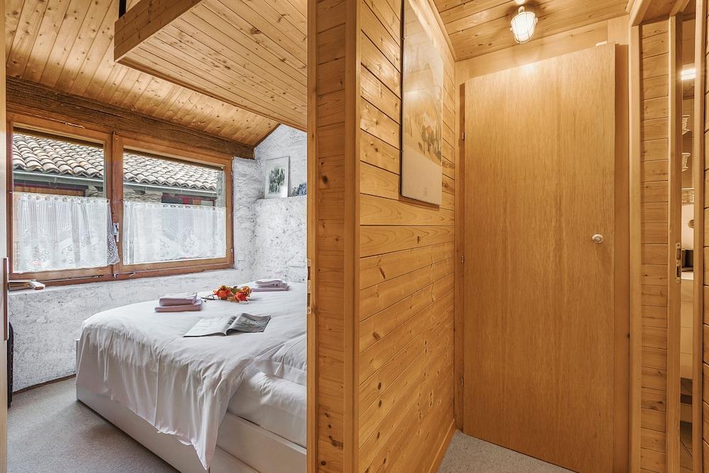 Rustico Stock With Free Wifi