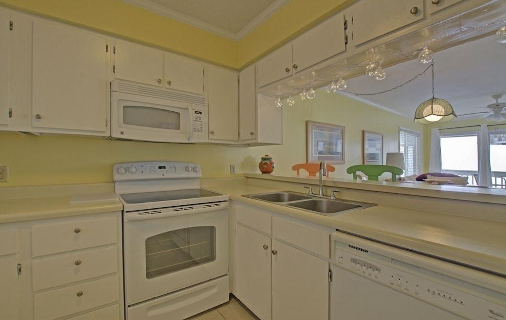 Apatb 164 2 Bedroom Condo by Redawning