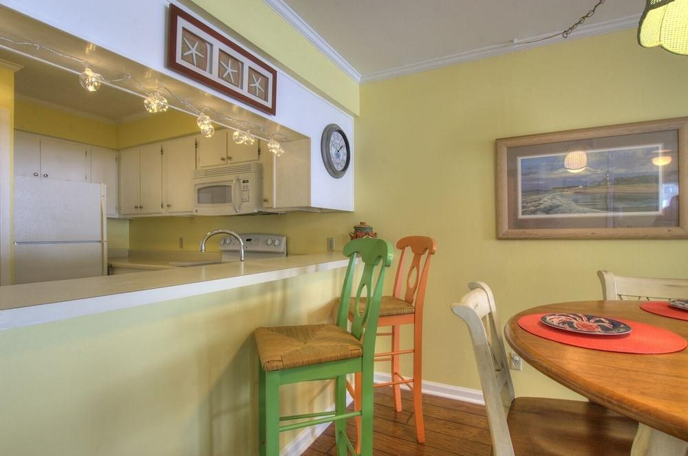 Apatb 164 2 Bedroom Condo by Redawning