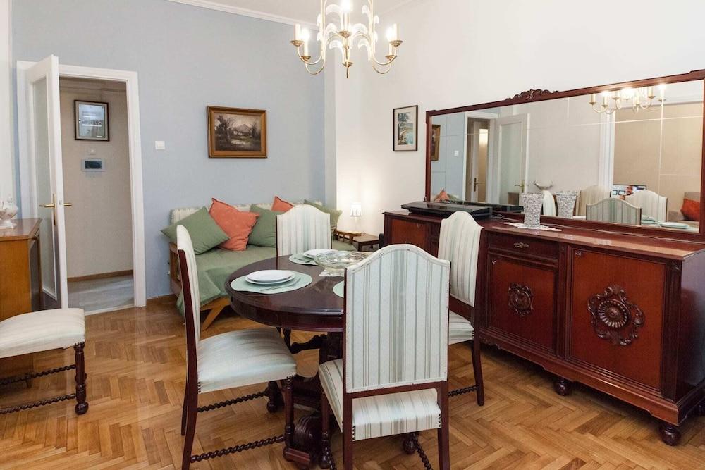 Beautiful Retro Apt in Koukaki