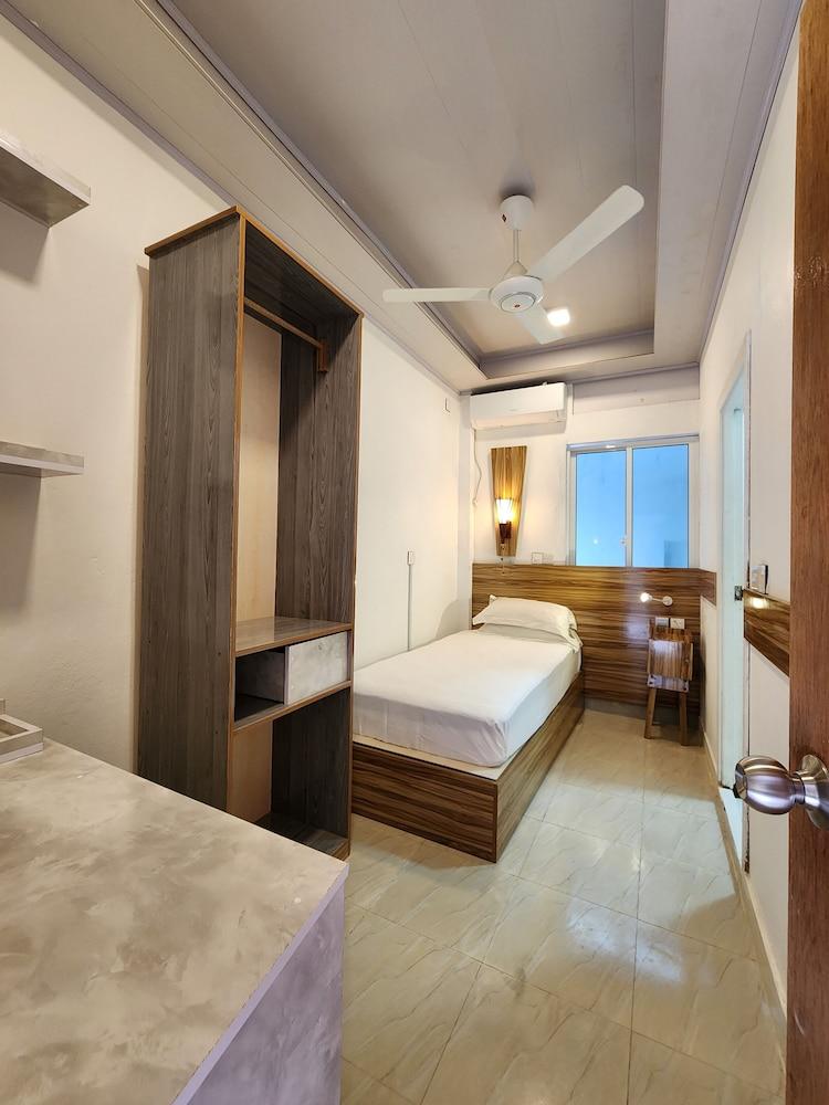 Batuta Maldives Fourson