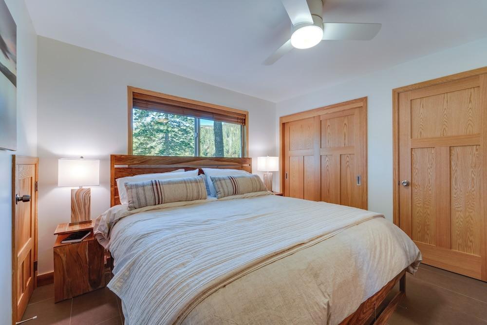 Decks + Lake Tahoe Views: Secluded Mtn Cabin!