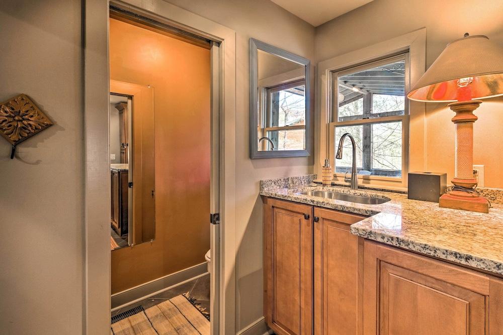 Luxe Rumbling Bald Home w/ Deck & Mountain View