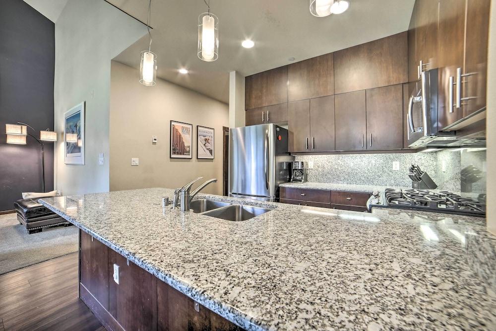 Modern Mammoth Lakes Condo: Ski, Hike, & More!