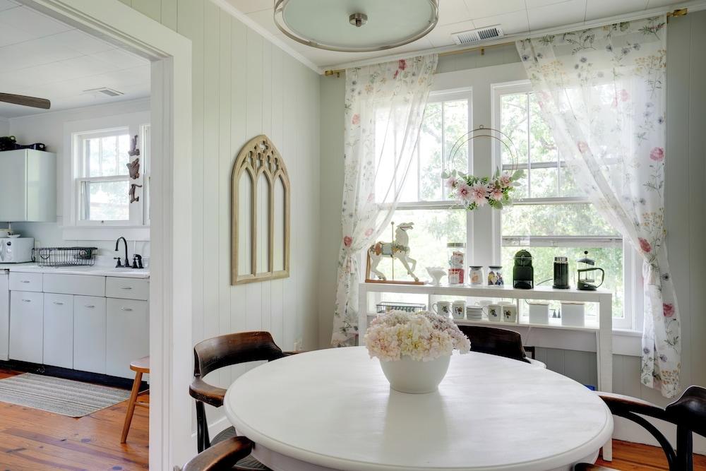 'carousel Cottage:' North Chattanooga Home!