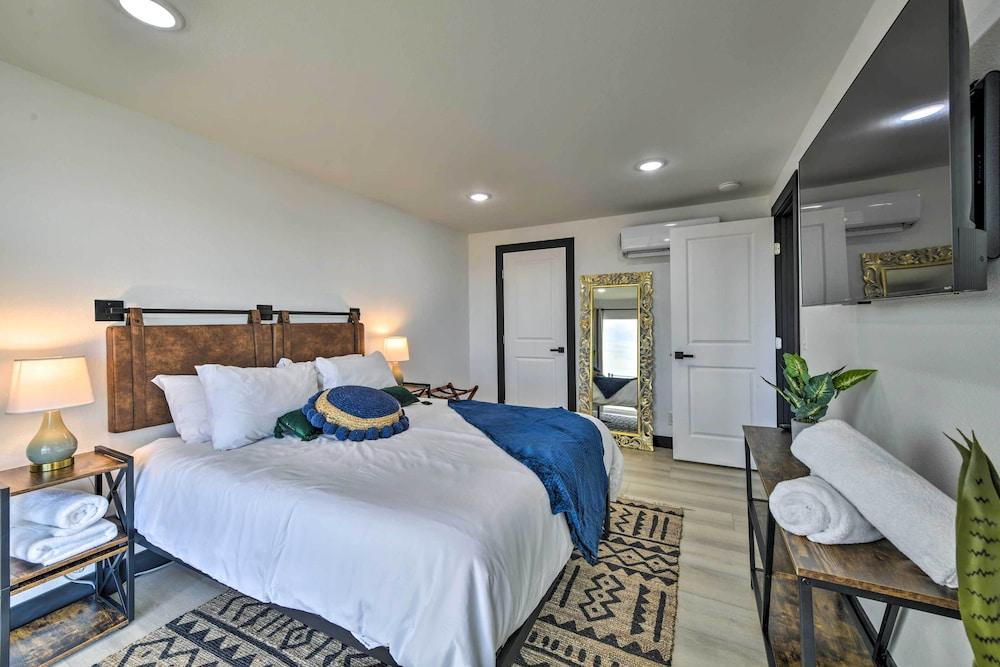 Hilltop Oasis w/ Sweeping Landscape Views