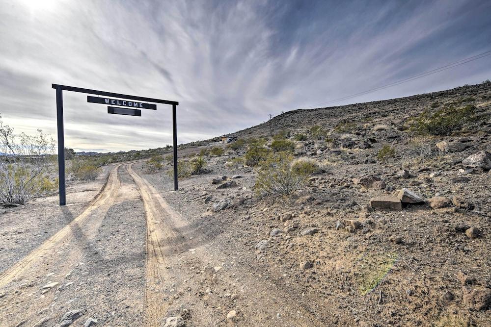 Hilltop Oasis w/ Sweeping Landscape Views