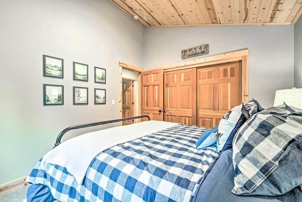 Bikes, Grill & Views: Luxe Truckee Cabin!