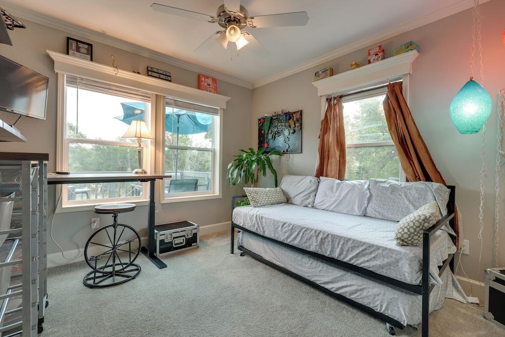 Canyon Lake Home w/ Spacious Deck & Backyard!