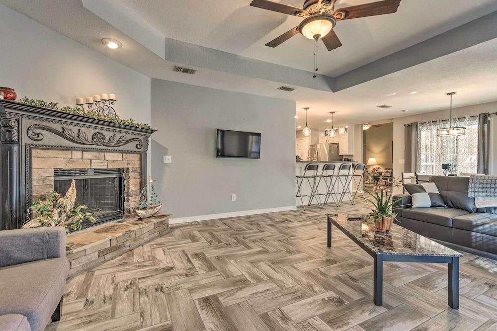 Private Gulf Breeze Gem w/ Easy Shore Access!