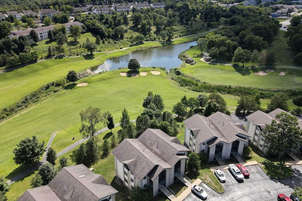 Branson Condo on Golf Course: Community Pool!