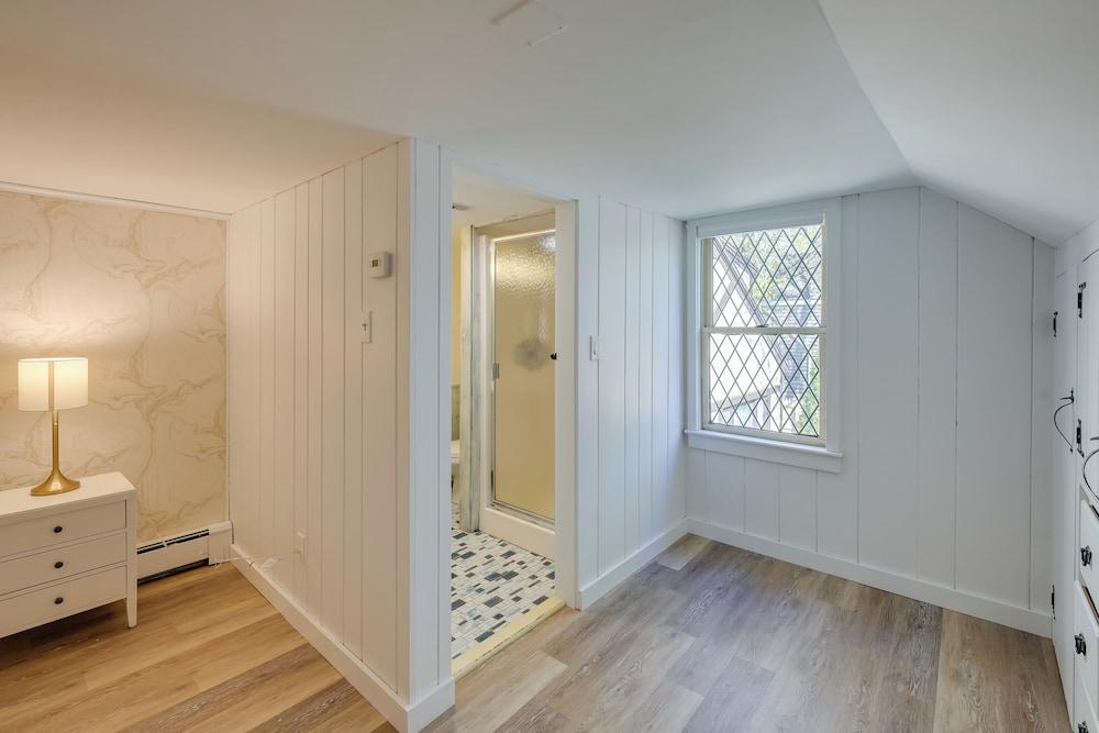 Idyllic Escape w/ Deck in East Sandwich!