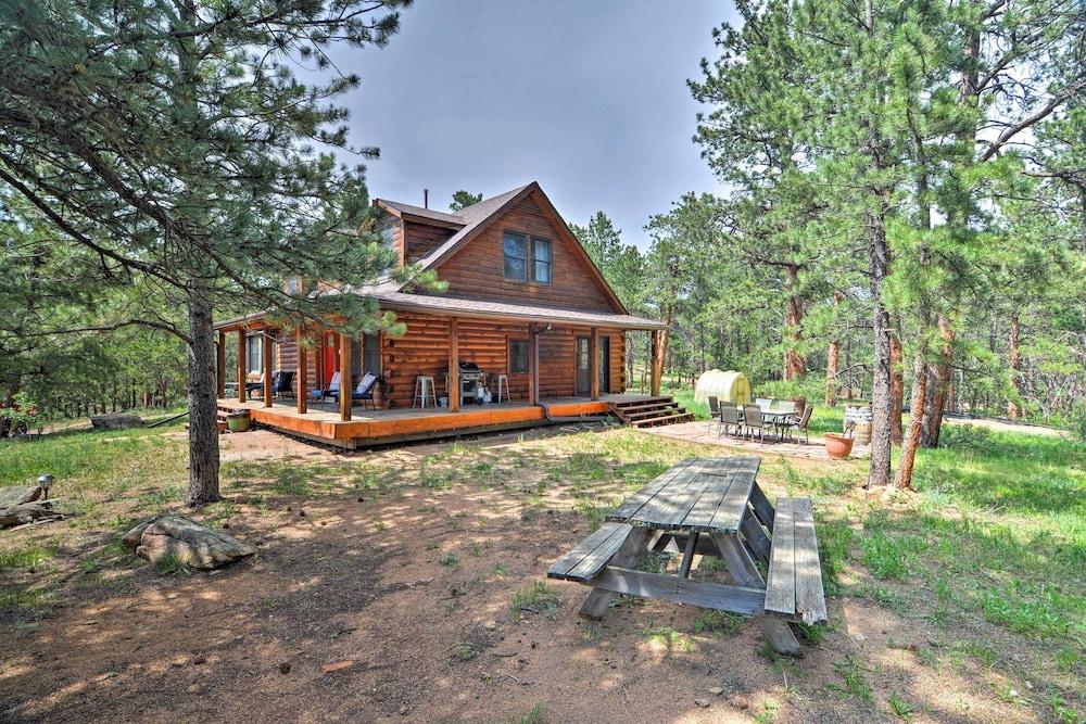 The Pinecone Palace w/ Hiking Trail Access!