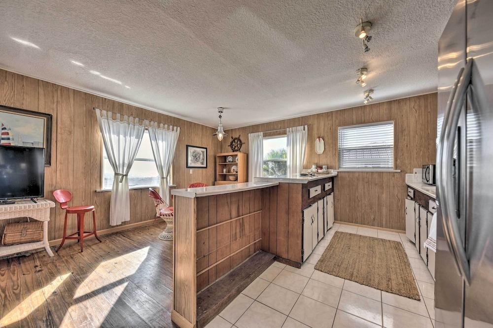Fernandina Cottage w/ Deck + Direct Beach Access!