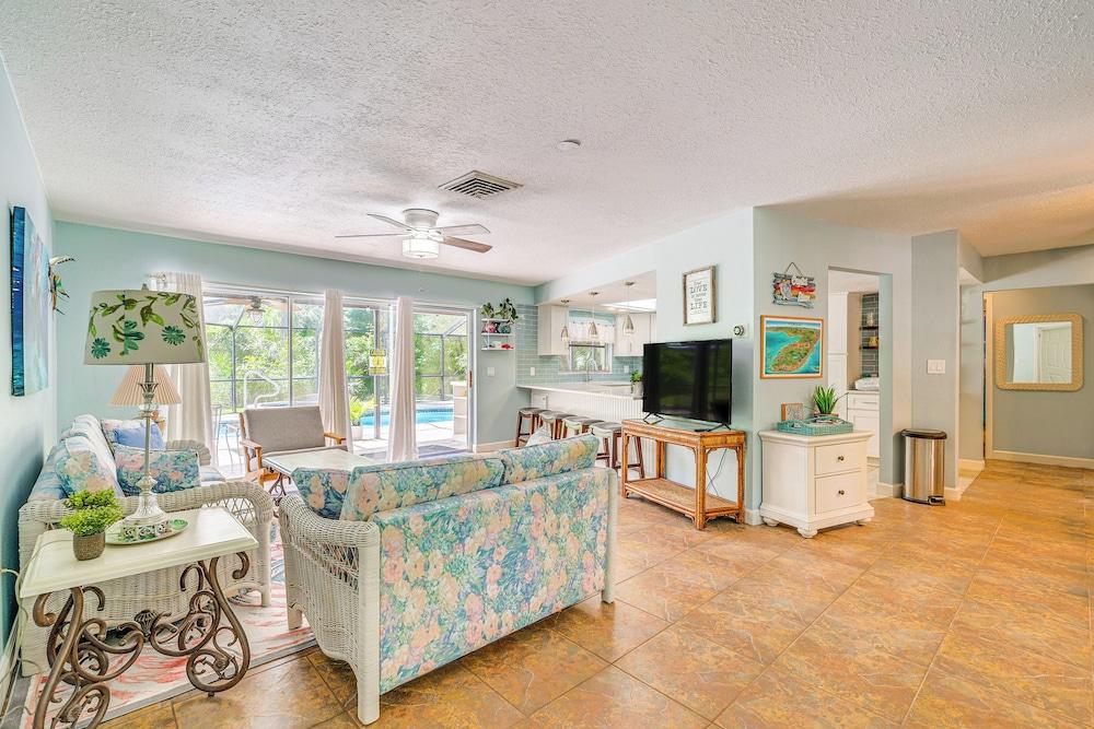 Lovely Crystal River Home w/ Lanai & Pool!